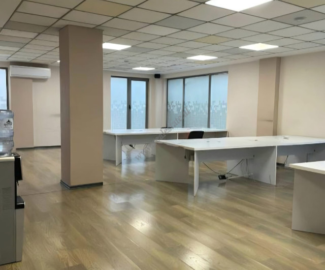 Office space for rent in Dibres Street in Tirana.


The shop is located on the second floor of a 